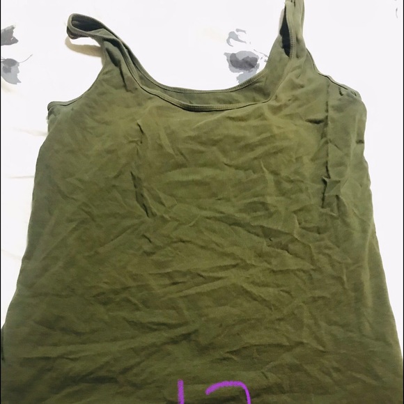 Size Large 5 item Bundle Tank Top & Tees - Picture 8 of 13